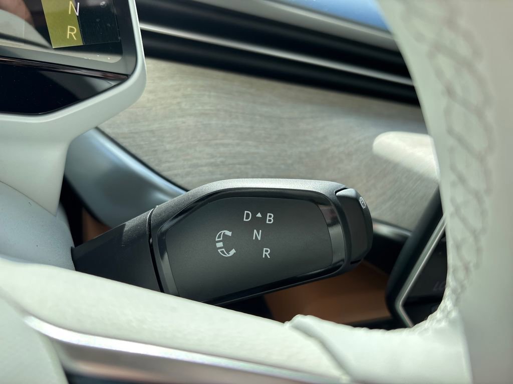 New 2025 Volkswagen ID. Buzz Pro S Plus AWD/4WD image 19