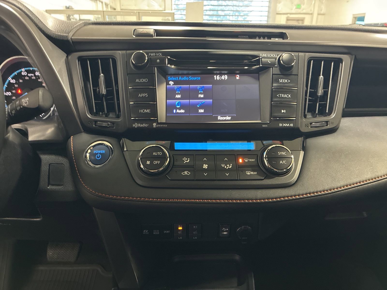 Used 2017 Toyota RAV4 SE image 23