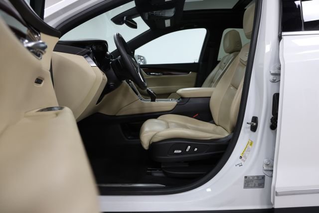 Used 2017 Cadillac XT5 Luxury w/ Driver Awareness Package image 16