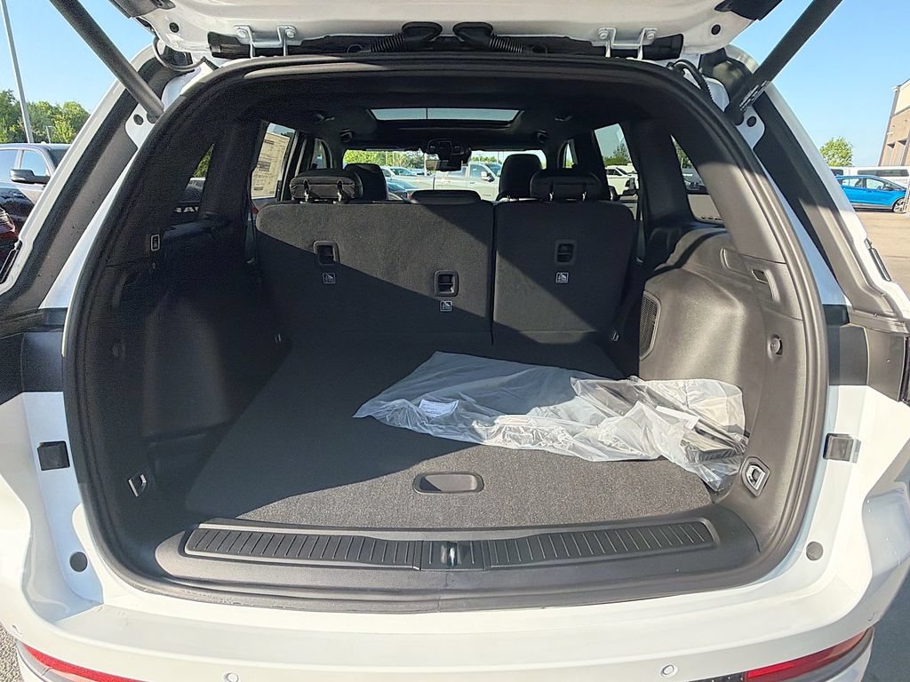 New 2026 Jeep Grand Cherokee Limited AWD/4WD image 11