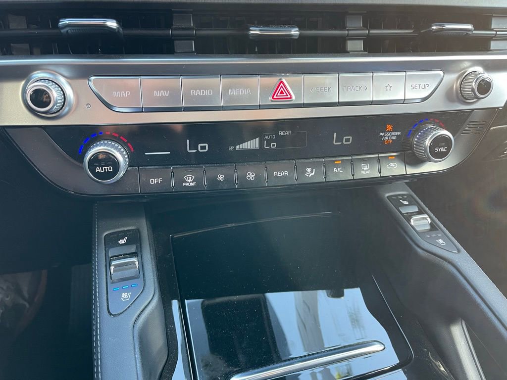 Used 2024 Kia Telluride EX w/ EX Captain's Chair Package image 10
