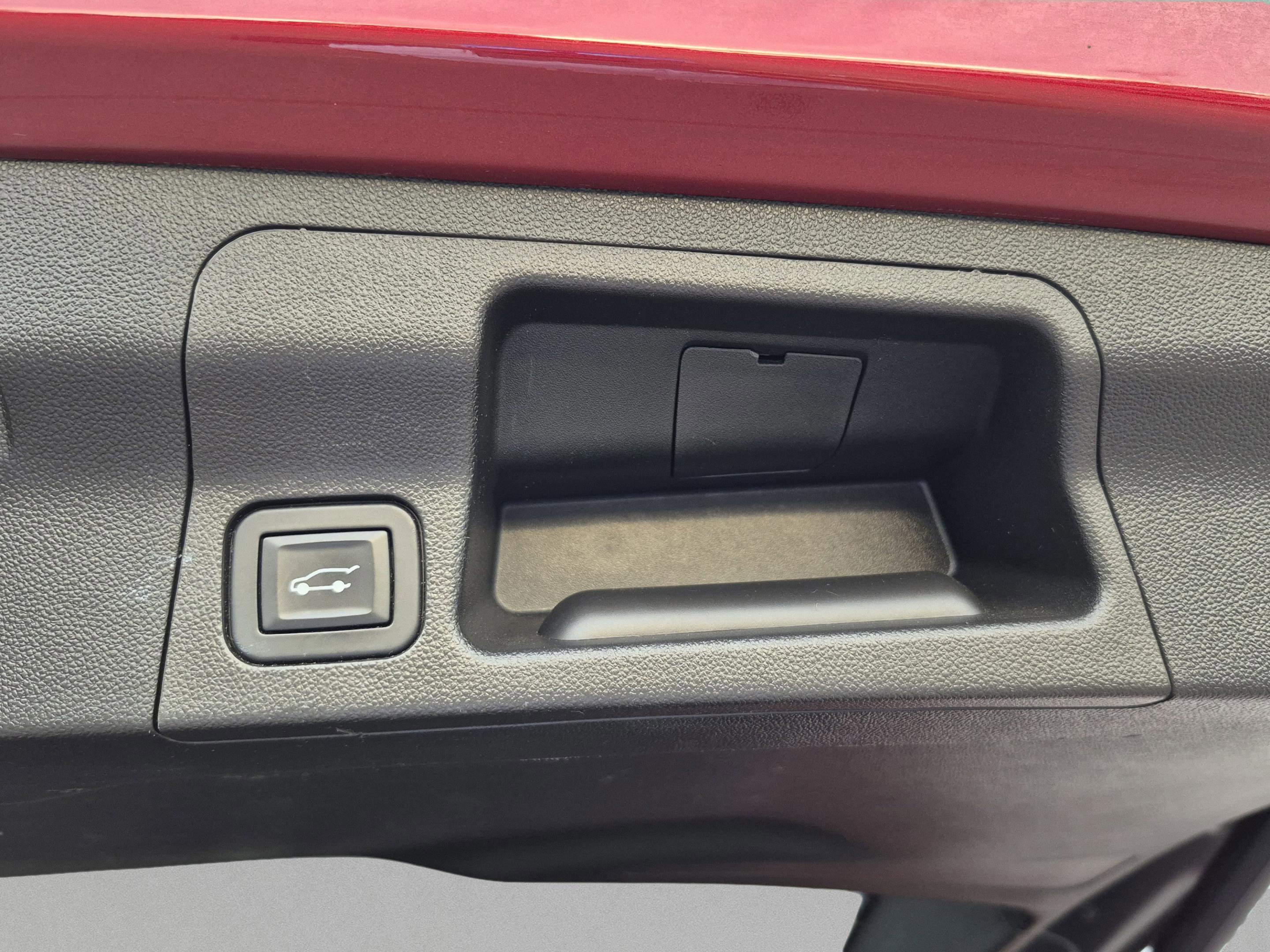 Used 2017 GMC Acadia SLE w/ Driver Alert Package I FWD image 10