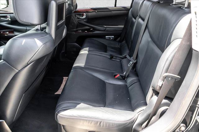 Used 2013 Lexus LX 570 4WD w/ Luxury Pkg image 20
