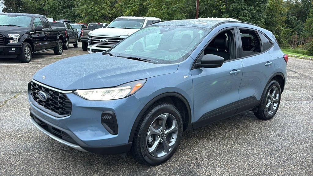 Used 2025 Ford Escape ST-Line w/ Tech Pack #1 AWD/4WD image 2