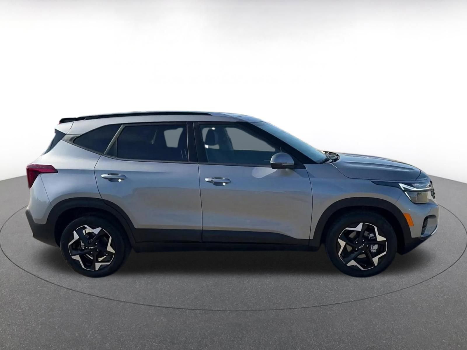 Used 2025 Kia Seltos S FWD image 16