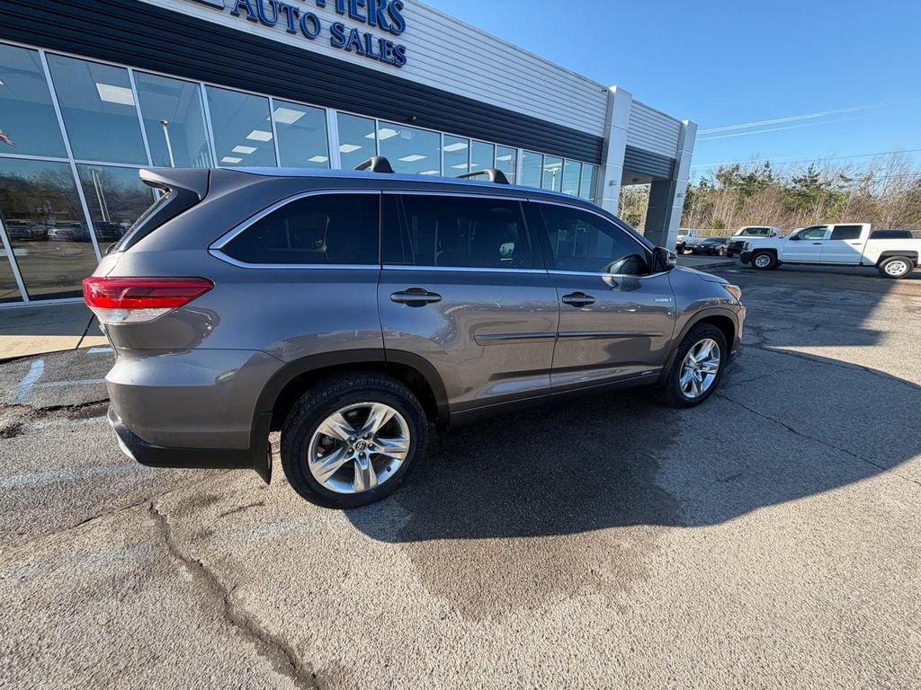 Used 2018 Toyota Highlander Limited image 4