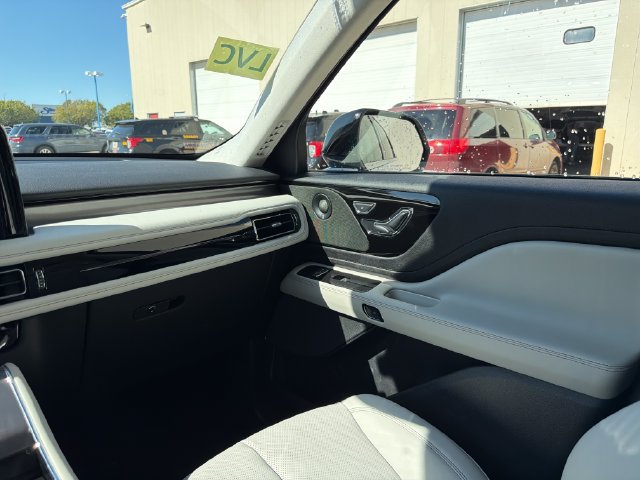 New 2027 Lincoln Aviator AWD image 21