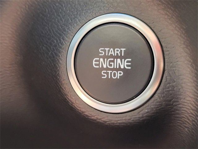 Used 2019 Volvo XC40 T5 Momentum image 32