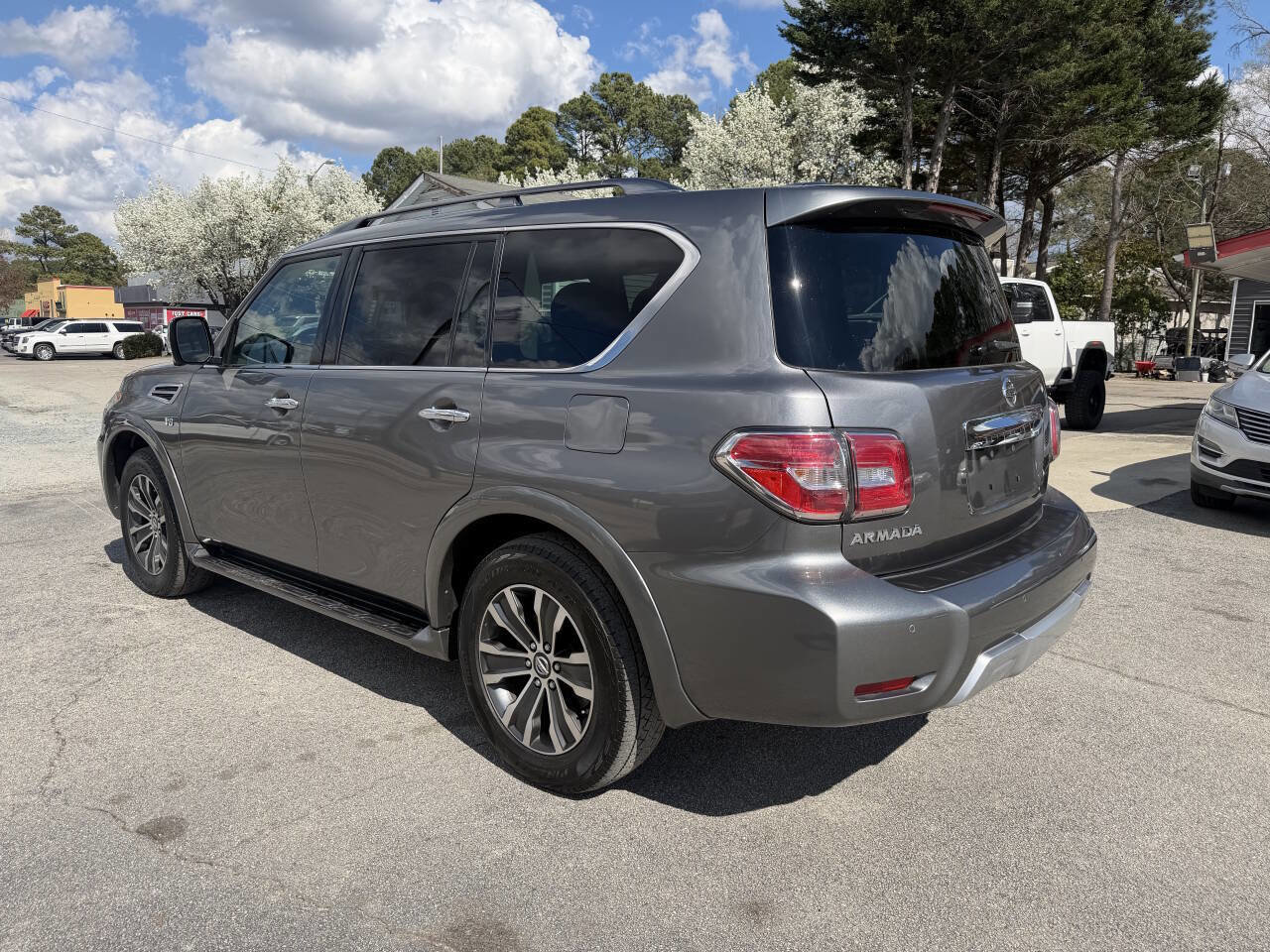 Used 2018 Nissan Armada SL w/ Moonroof Package AWD/4WD image 6