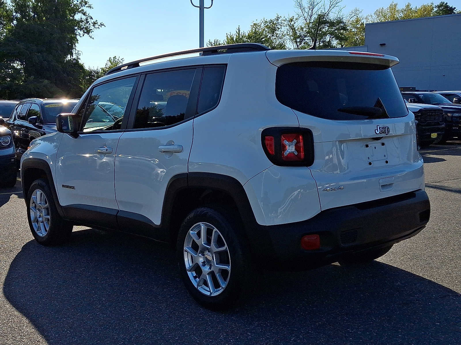 Certified 2023 Jeep Renegade Latitude w/ Sun & Fun Group image 4