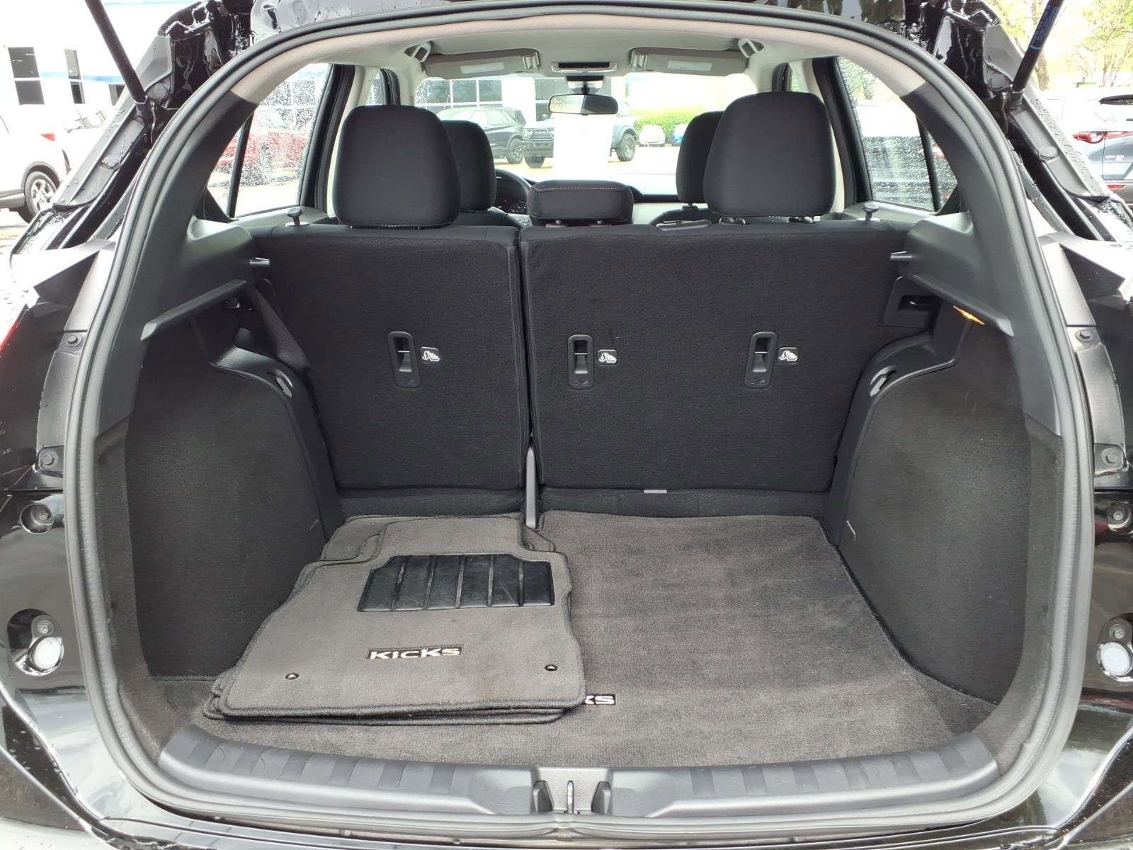 Used 2023 Nissan Kicks SV image 28