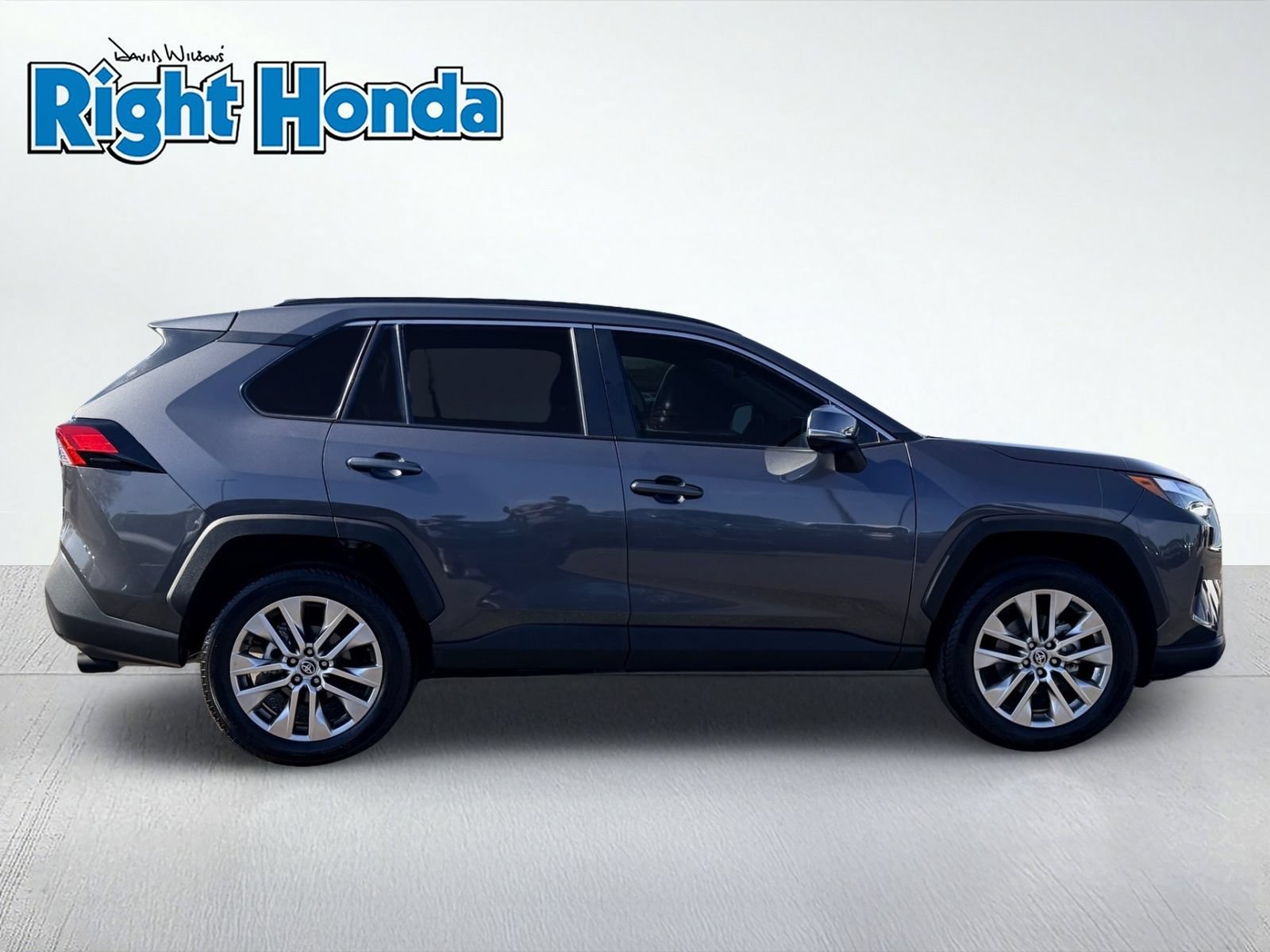 Used 2024 Toyota RAV4 XLE Premium FWD image 8