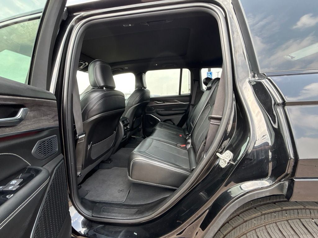 Used 2024 Jeep Grand Cherokee Overland AWD/4WD image 28