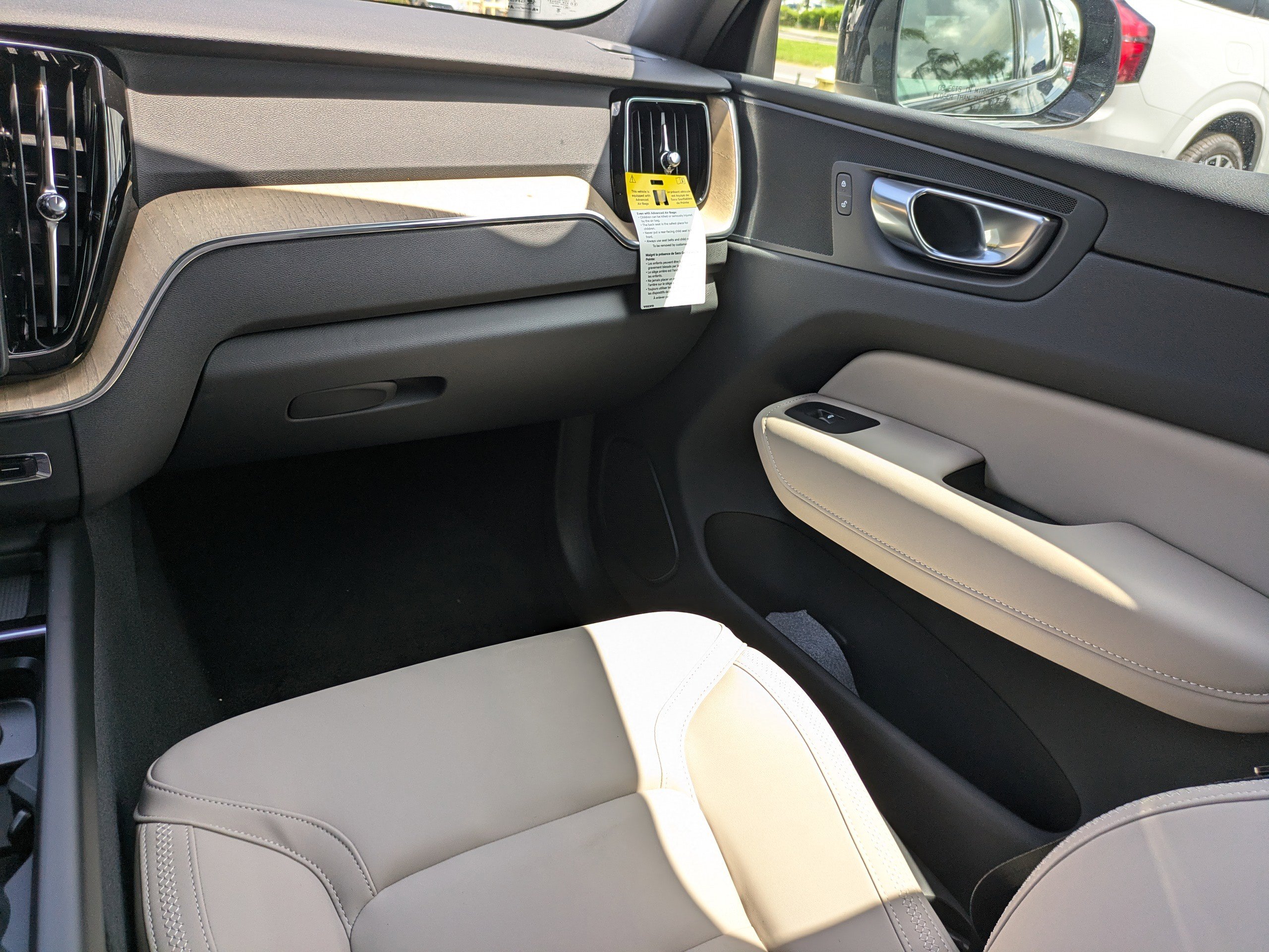 New 2026 Volvo XC60 T8 Core image 18