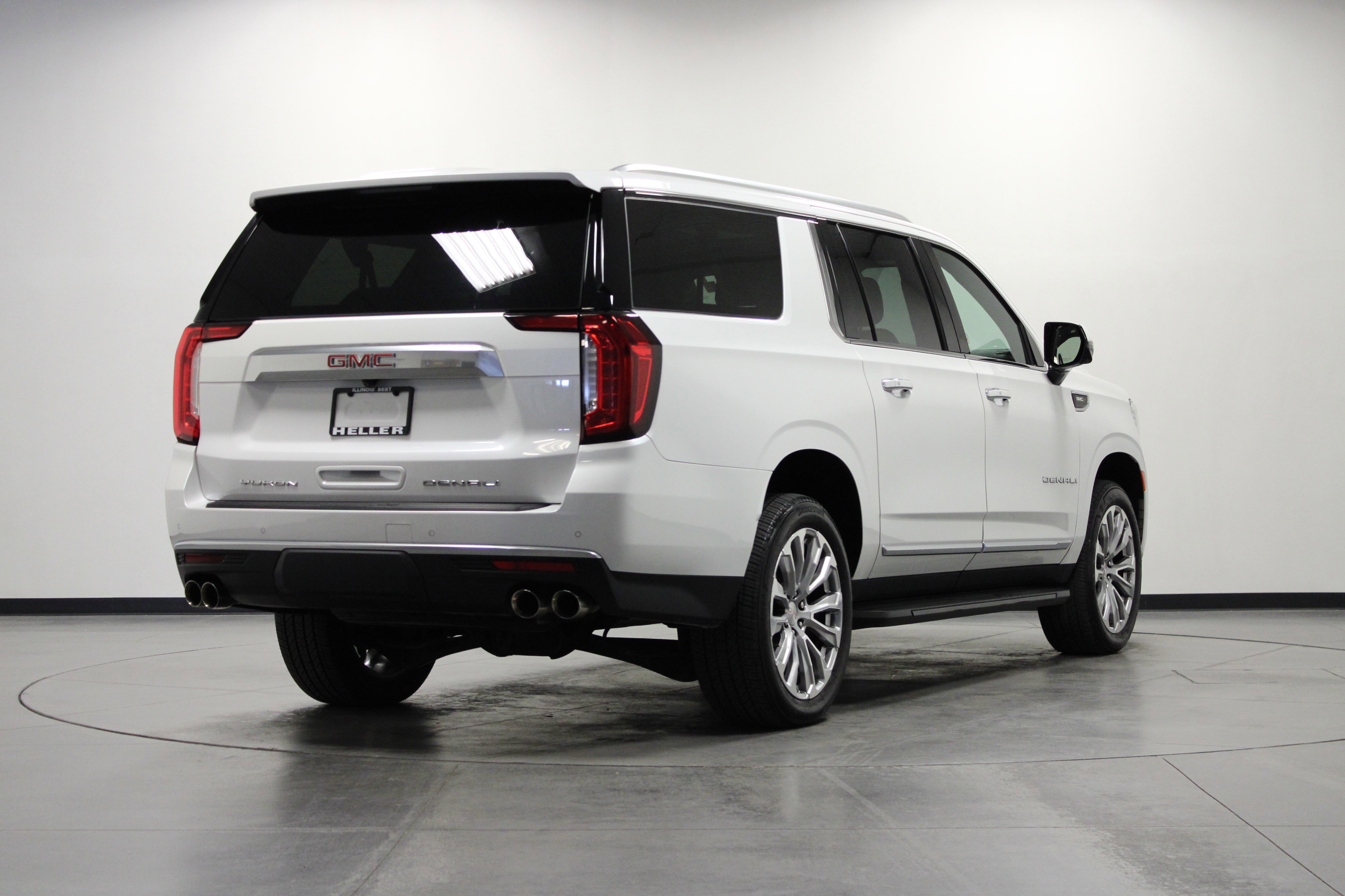 Used 2024 GMC Yukon XL Denali image 4