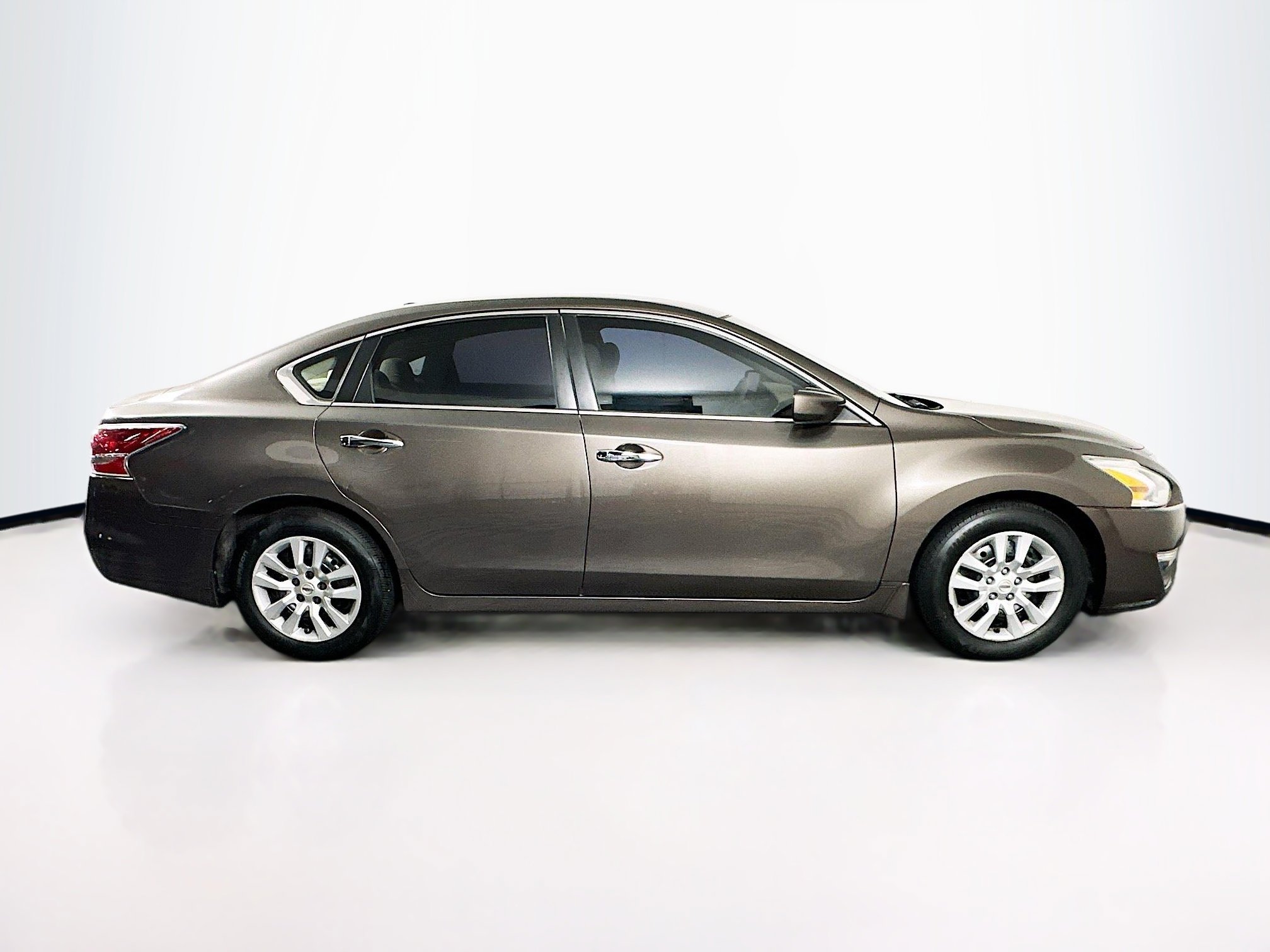 Used 2015 Nissan Altima 2.5 S w/ Power Driver Seat Package FWD image 10
