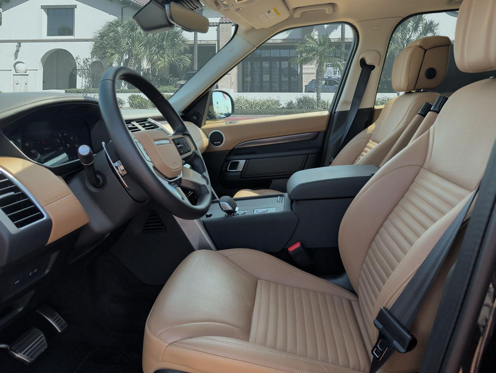 Used 2025 Land Rover Discovery Metropolitan Edition AWD/4WD image 11