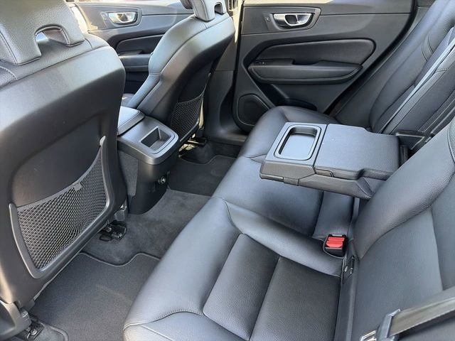 Used 2020 Volvo XC60 T6 Momentum AWD/4WD image 18