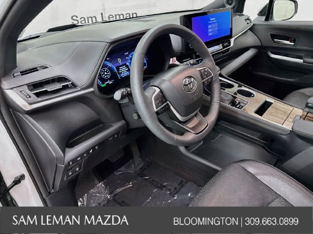 Used 2025 Toyota Sienna Platinum AWD/4WD image 14