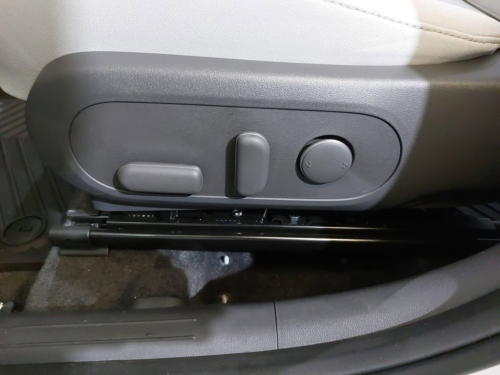 Certified 2025 Hyundai Kona SEL FWD image 30