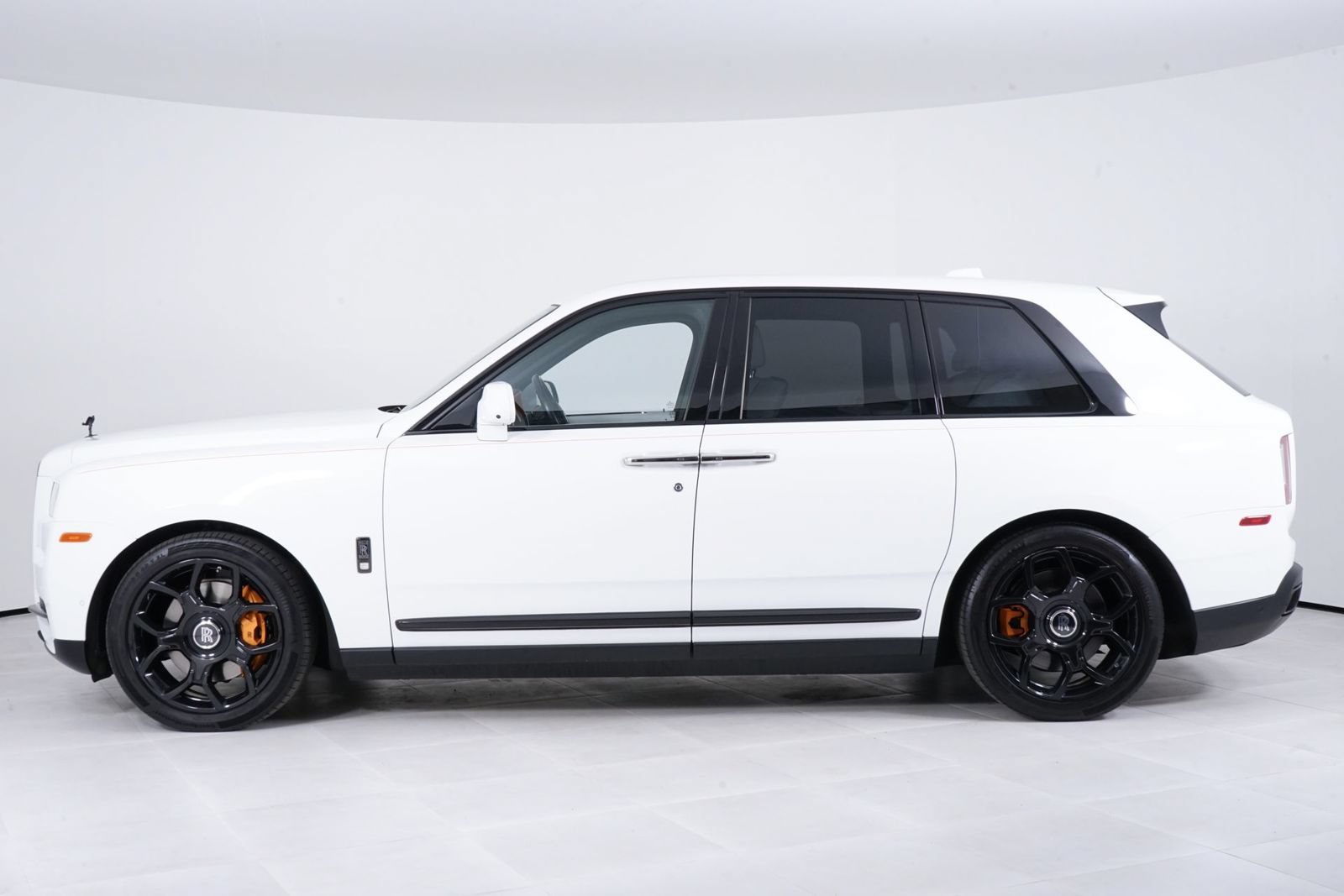 Used 2022 Rolls-Royce Cullinan Black Badge w/ Dark Exterior Package AWD/4WD image 2