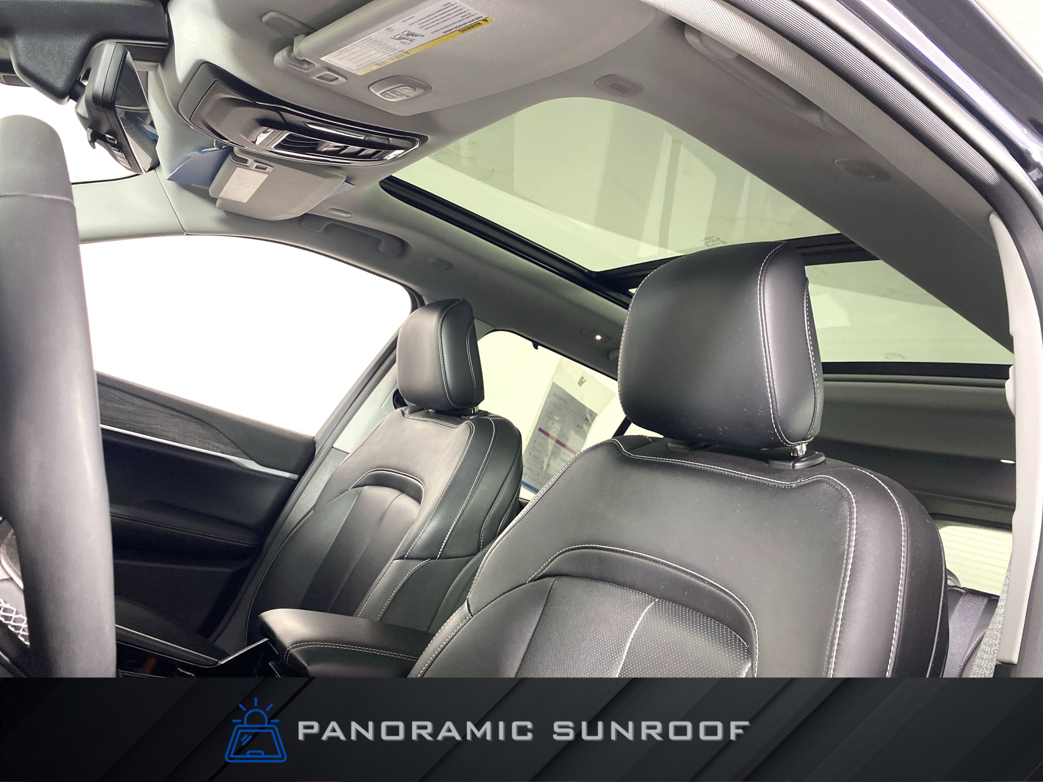 Used 2022 Jeep Grand Cherokee Limited 4xe w/ Luxury Tech Group II image 2