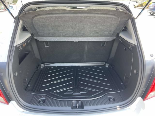 Used 2020 Chevrolet Trax LT w/ LT Convenience Package FWD image 11