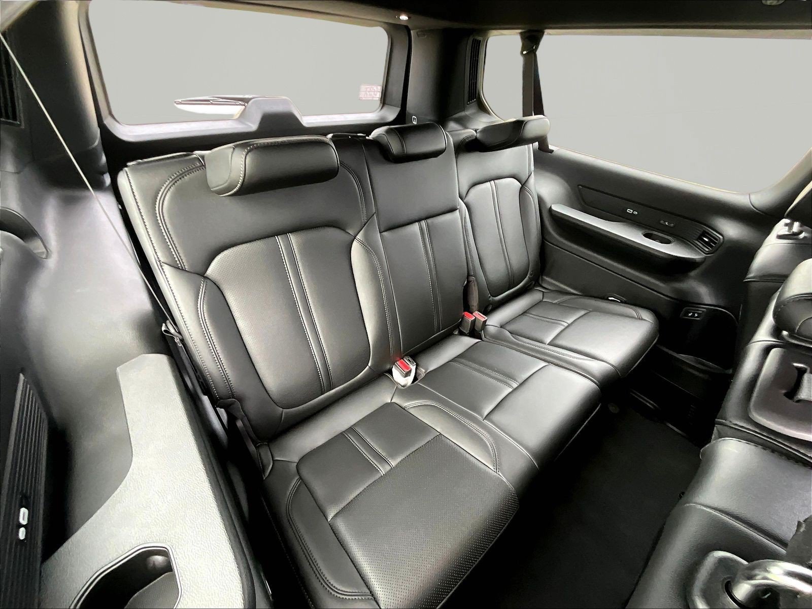 New 2026 Jeep Grand Wagoneer L 4WD w/ 8-Passenger Seating Package image 21