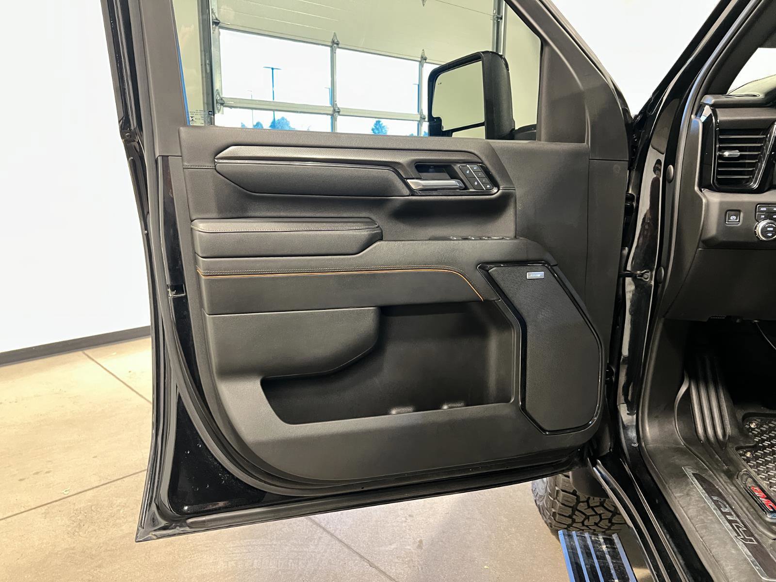 Used 2024 GMC Sierra 2500 AT4 w/ AT4 Premium Plus Package image 28