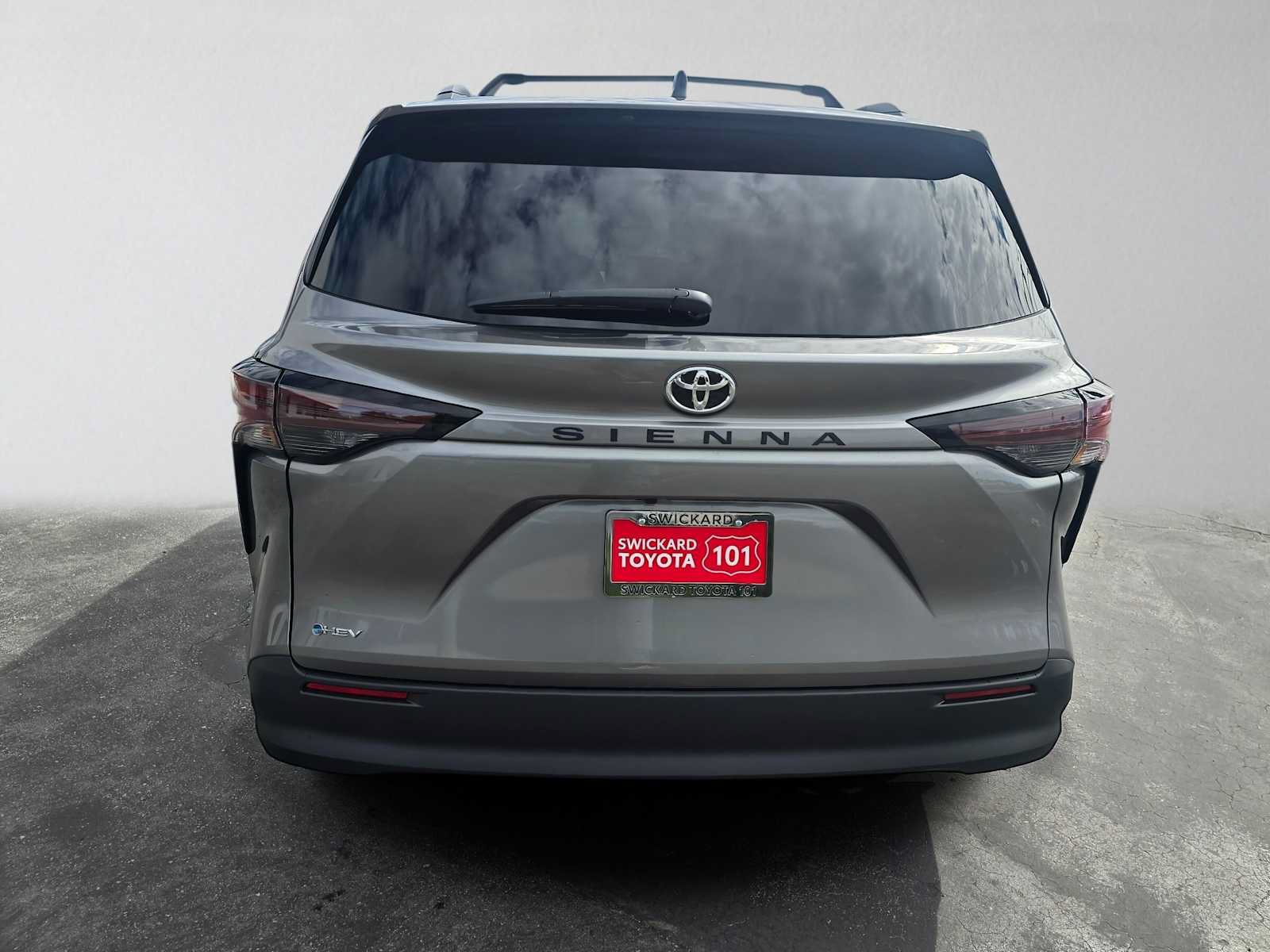 New 2026 Toyota Sienna LE FWD image 4