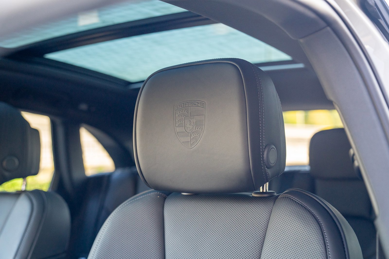 Certified 2026 Porsche Macan AWD/4WD image 10