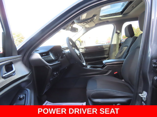 Used 2023 Jeep Grand Cherokee L Laredo w/ Luxury Tech Group I AWD/4WD image 18