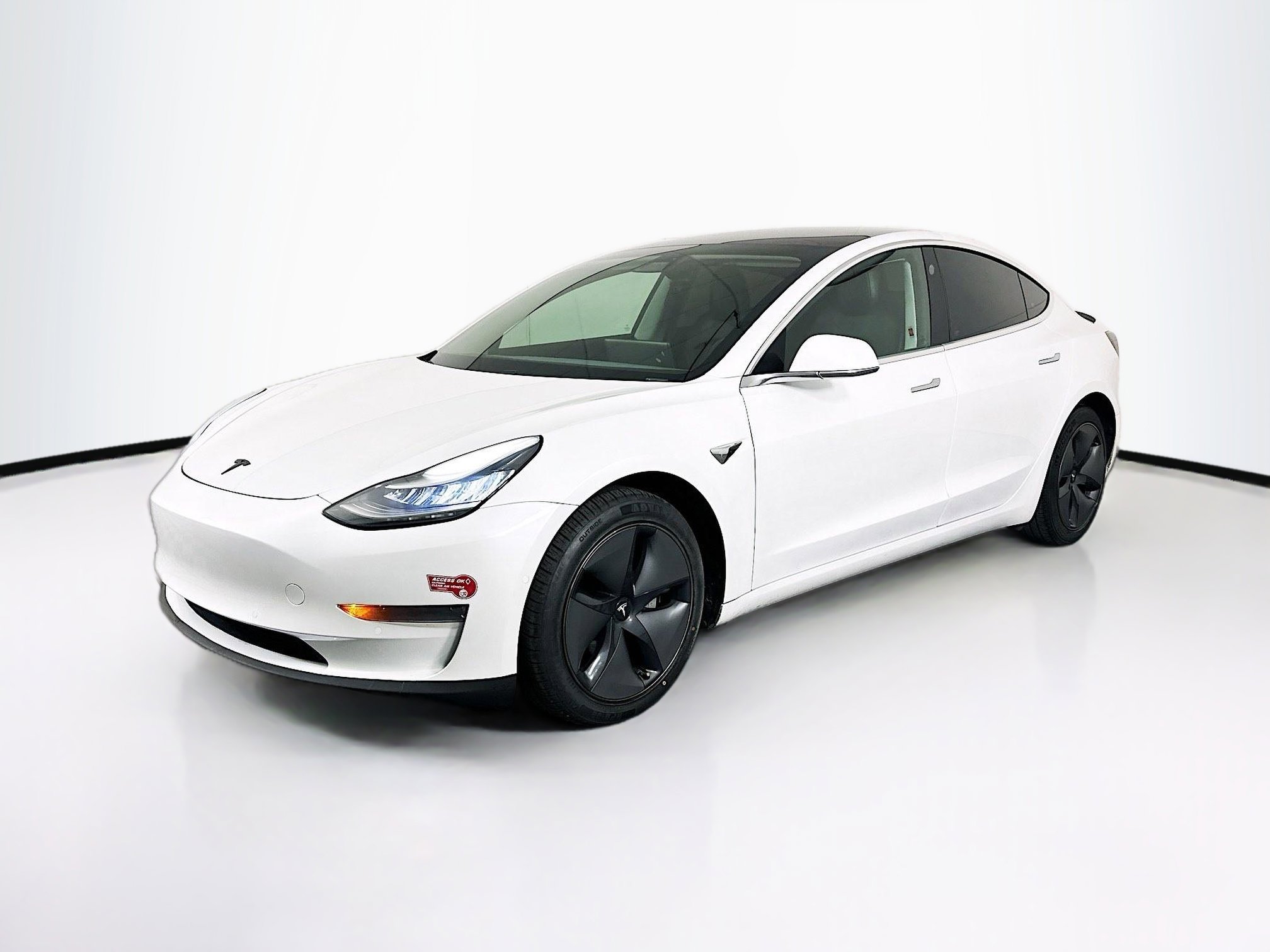 Used 2020 Tesla Model 3 Standard Range Plus RWD image 3