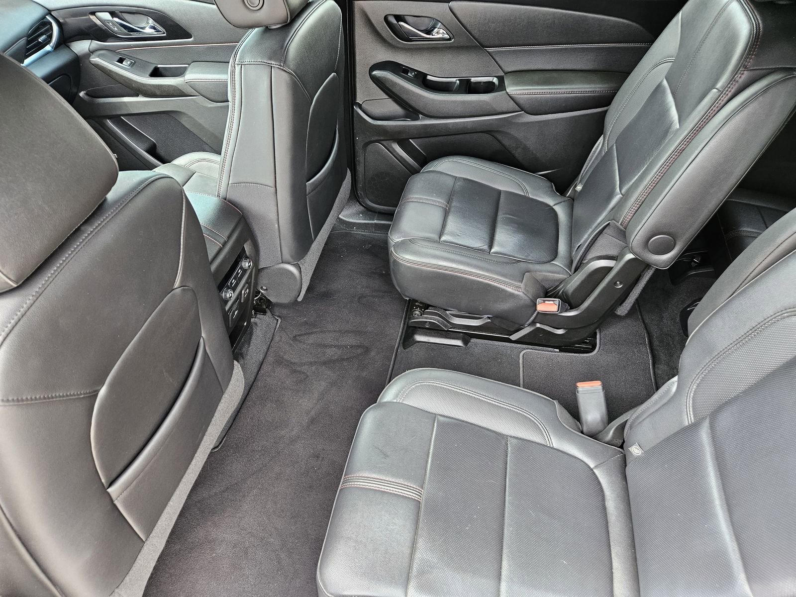 Used 2023 Chevrolet Traverse RS image 34