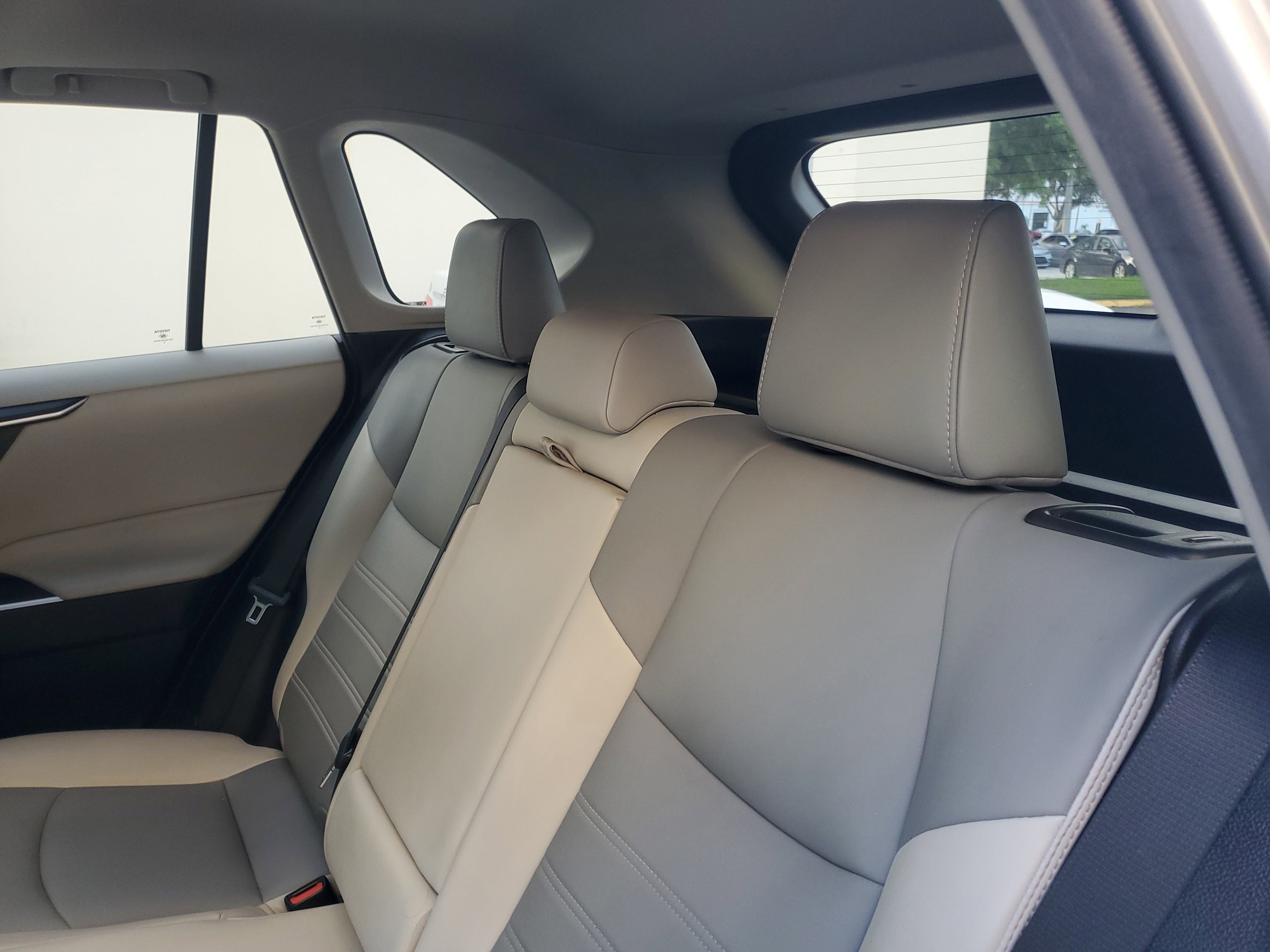 Used 2020 Toyota RAV4 XLE Premium image 14