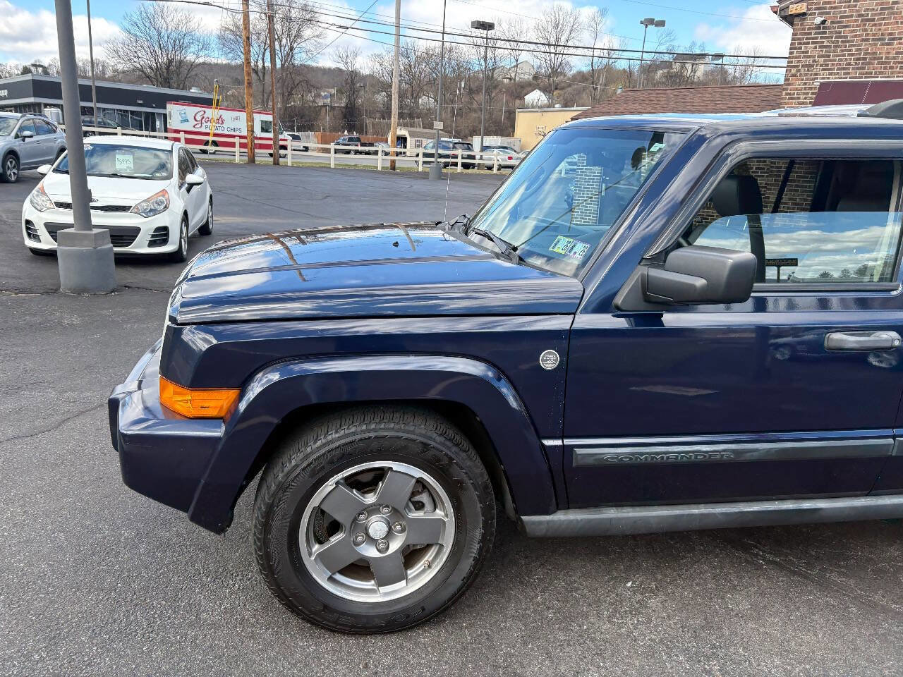 Used 2006 Jeep Commander Base 4dr SUV 4WD image 9