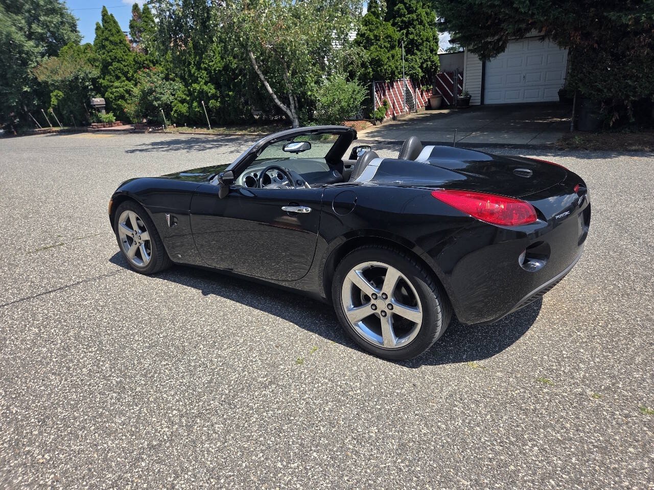 Used 2006 Pontiac Solstice Convertible w/ Premium Package RWD image 16