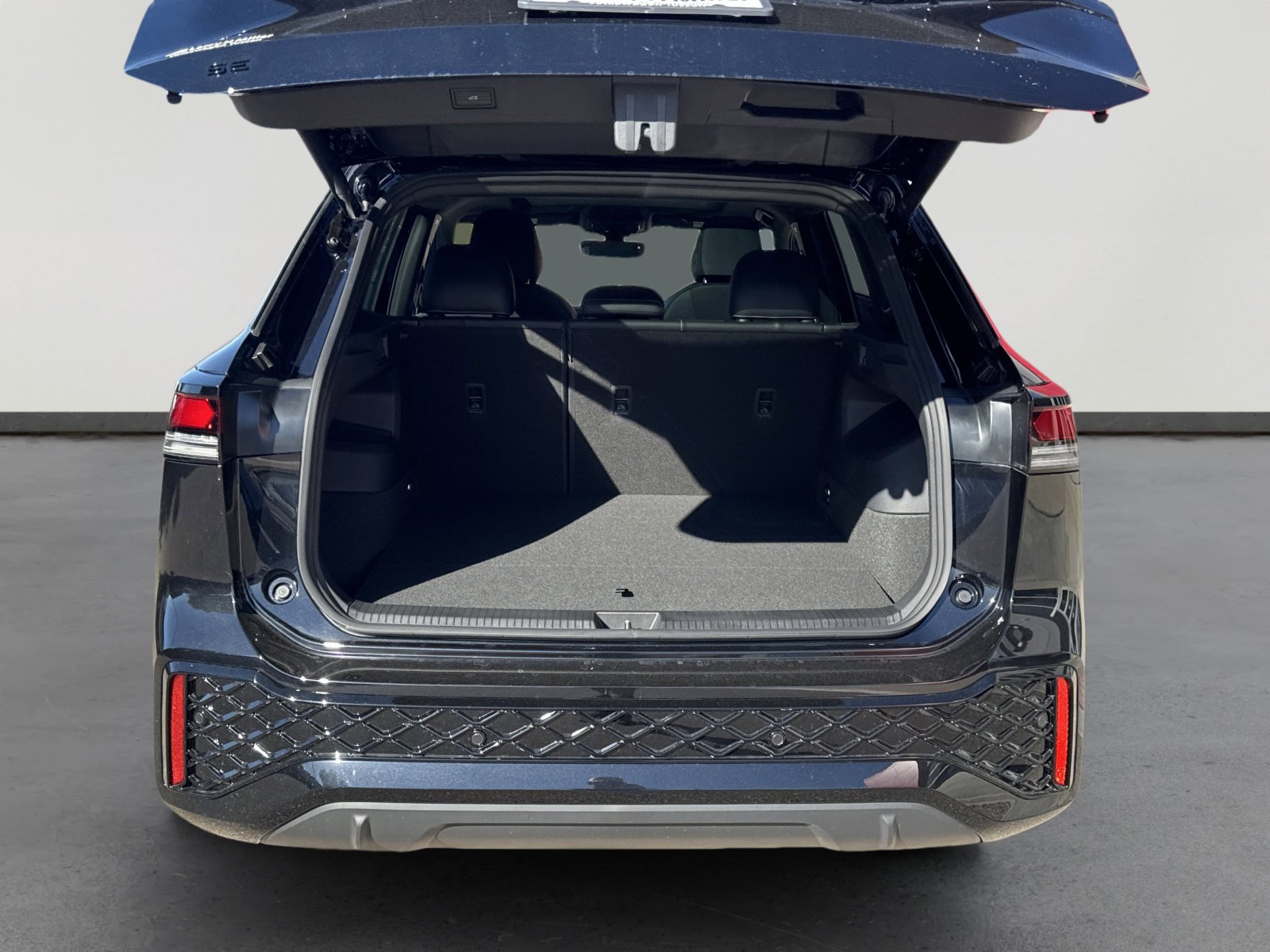 New 2026 Volkswagen Tiguan SE R-Line image 7