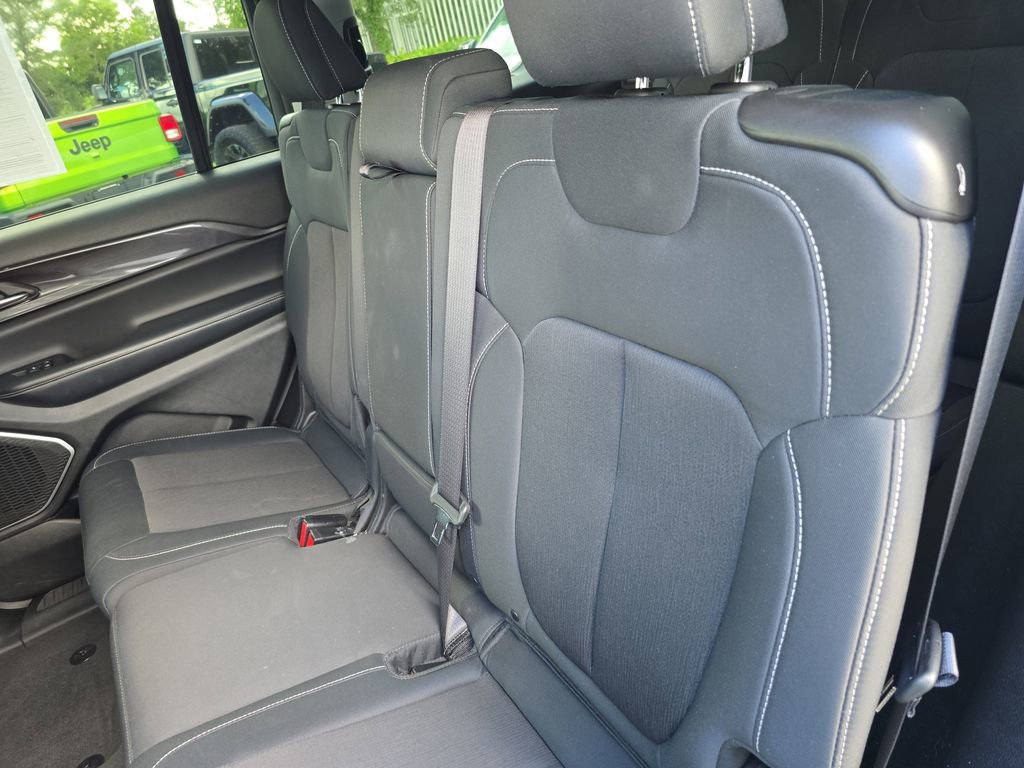 Used 2022 Jeep Grand Cherokee L Laredo w/ Luxury Tech Group I image 12