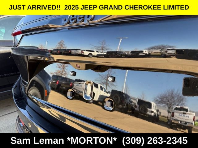 New 2025 Jeep Grand Cherokee Limited w/ Black Appearance Package image 11