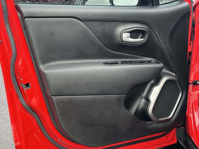 Used 2023 Jeep Renegade Latitude image 14