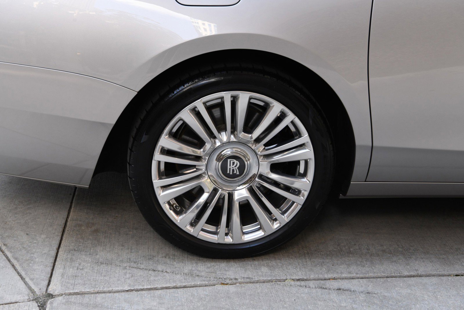 Used 2022 Rolls-Royce Ghost w/ Ghost Package image 25