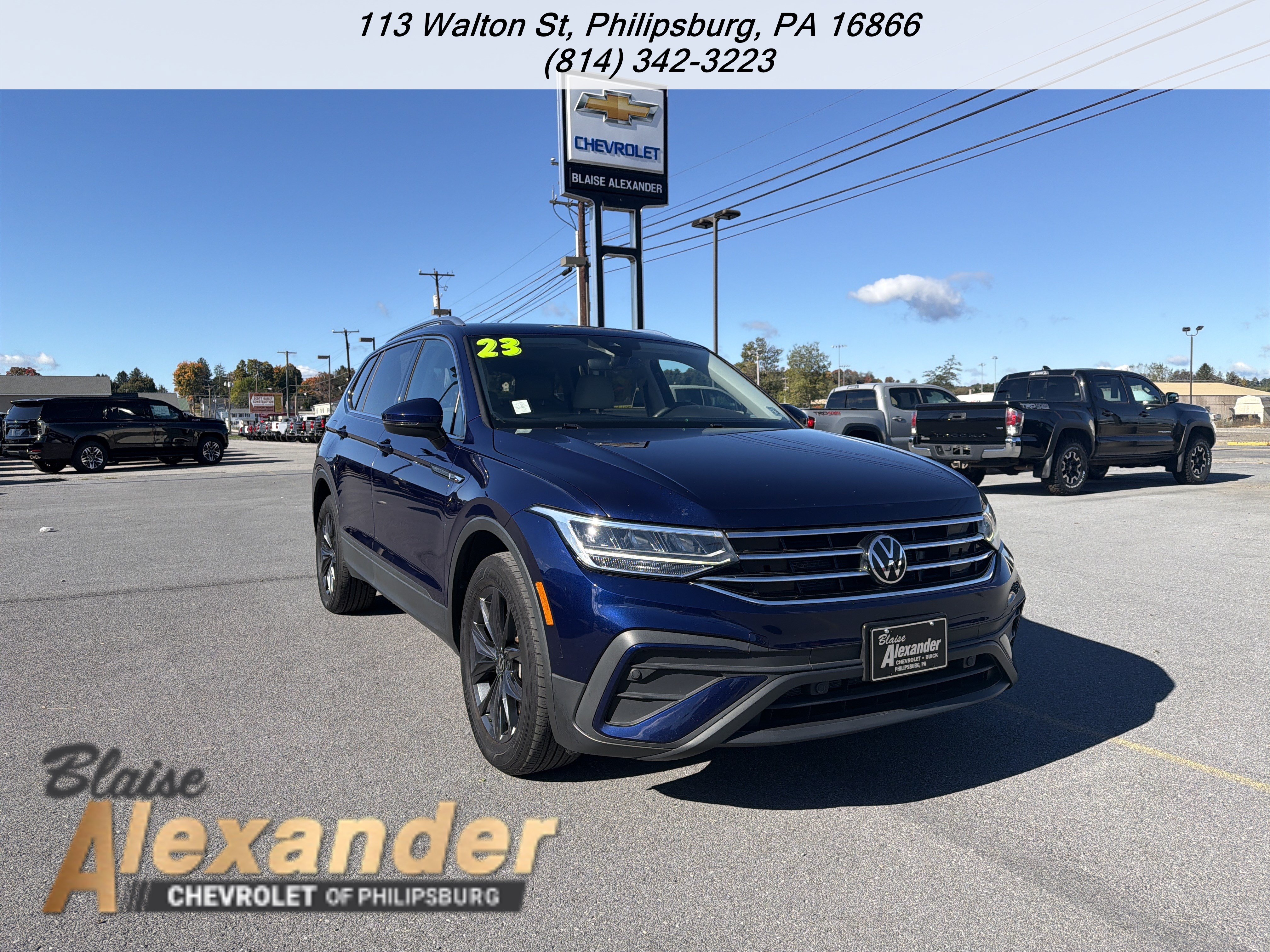 Used 2023 Volkswagen Tiguan SE w/ Panoramic Sunroof Package