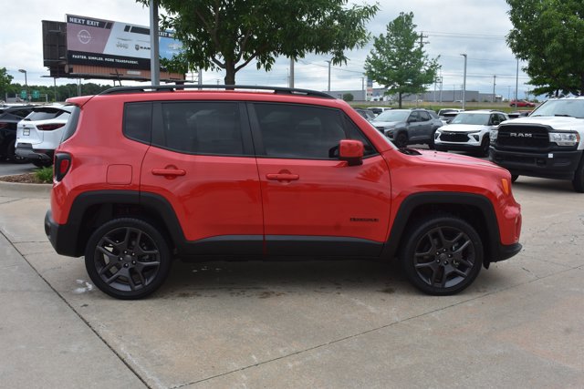 Used 2022 Jeep Renegade Latitude w/ Convenience Group AWD/4WD image 4