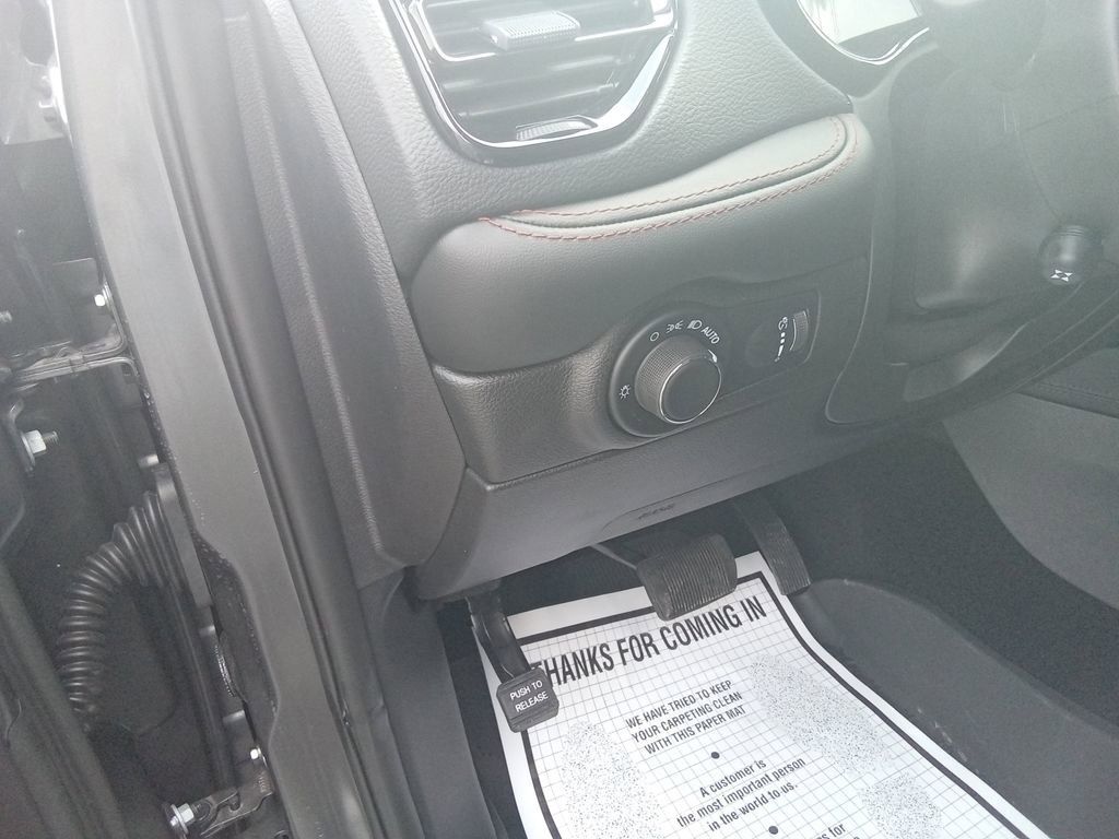 New 2026 Chrysler Pacifica Select w/ S Appearance Package image 14