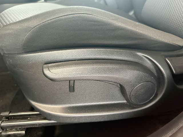 Certified 2023 Kia Soul LX w/ LX Technology Package FWD image 16