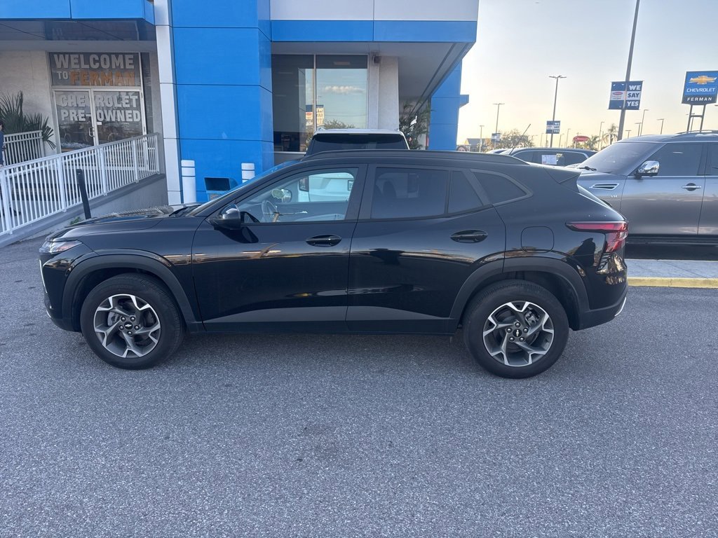 Used 2024 Chevrolet Trax LT w/ LT Convenience Package image 11