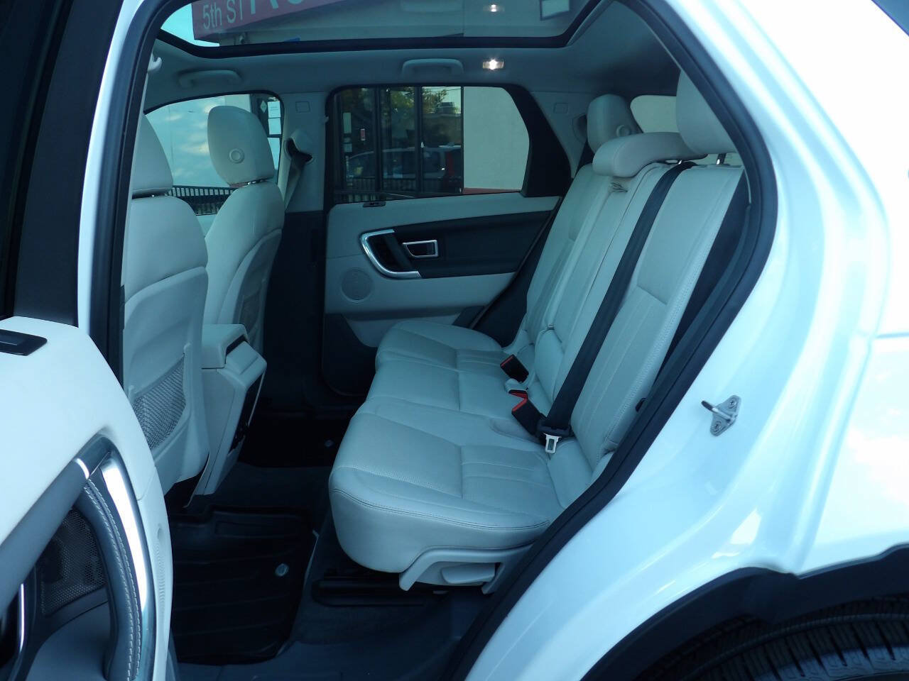 Used 2015 Land Rover Discovery Sport HSE AWD/4WD image 10