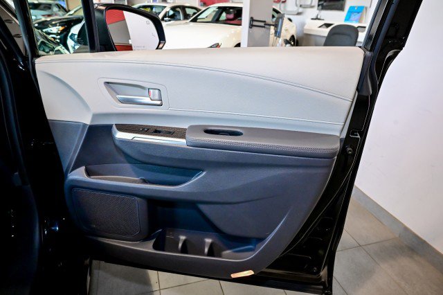 Used 2023 Toyota Sienna XLE FWD image 29