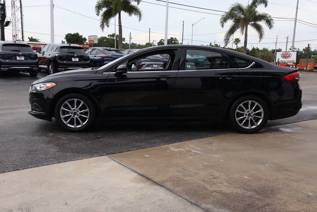 Used 2017 Ford Fusion SE FWD image 5